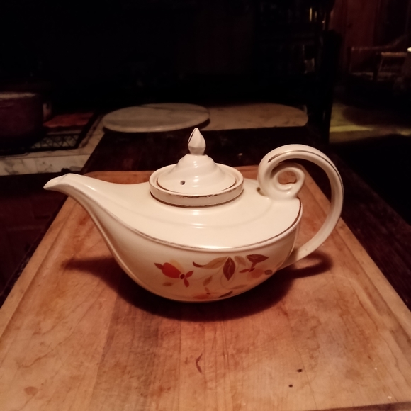 Vintage Hall Aladdin Teapot - Picture 1 of 6